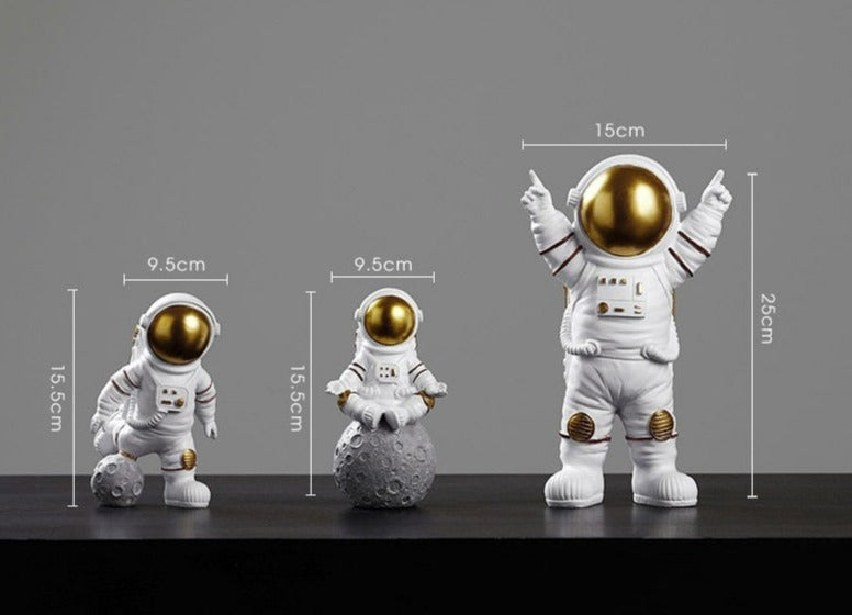 Astronauts Traveling in Space Resin Ornaments 36.99 JUPITER GIFT