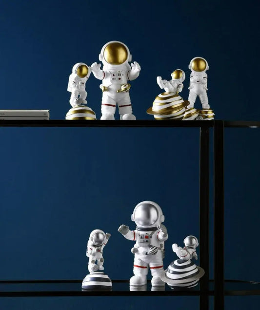 Astronauts Traveling in Space Resin Ornaments 36.99 JUPITER GIFT